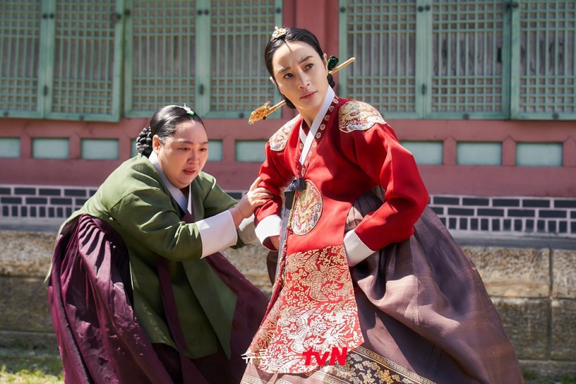 金憓秀新劇《王后傘下》6大看點!睽違20年再度出演古裝劇,虎媽對上鮮肉世子引期待!