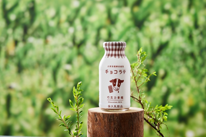 超可愛文青玻璃瓶!全聯「台東初鹿鮮奶拿鐵」新上市,巧克力、蘋果口味一喝就愛上!
