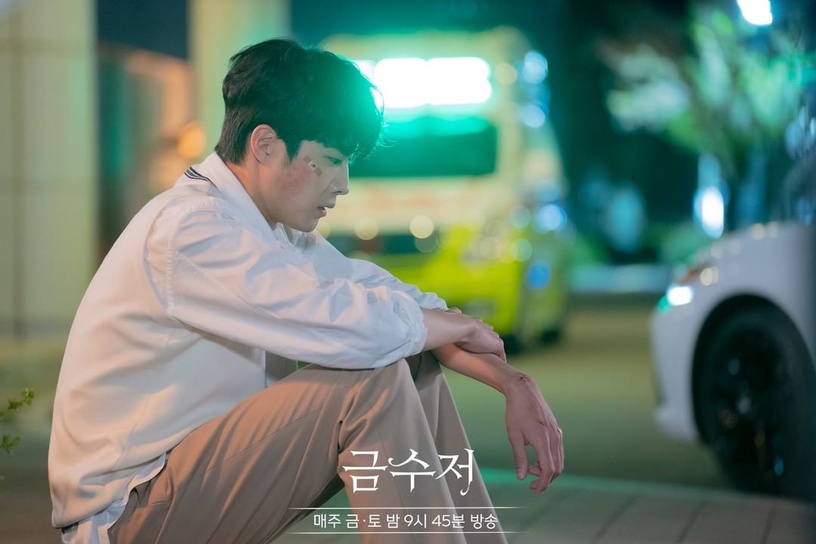 從《小女子》看韓國窮人「悲慘現況」!不進大企業沒未來,IU嘆:沒有比貧窮更痛苦的事