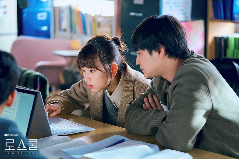 「曖昧感超絕」的韓劇CP!《小女子》魏嘏雋&金高銀火花超強,《二十五》白度CP太心動