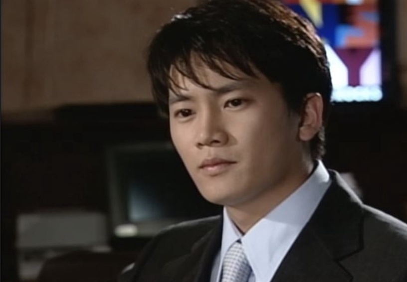 韓劇男星「年輕舊照」!嚴基俊斯文俊美,孔劉幾乎沒變,南宮珉帥到號稱「小裴勇俊」!