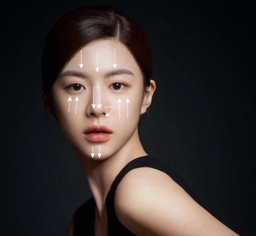 化妝師親授「反向底妝教學」!先蜜粉再粉底,妝感輕透又高級,還完全不沾口罩