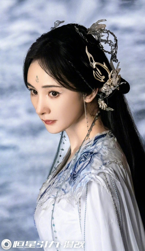 網票選「最適合古裝」陸劇女星Top8!白鹿第六、楊冪第五,趙麗穎第三,劉亦菲輸給她!