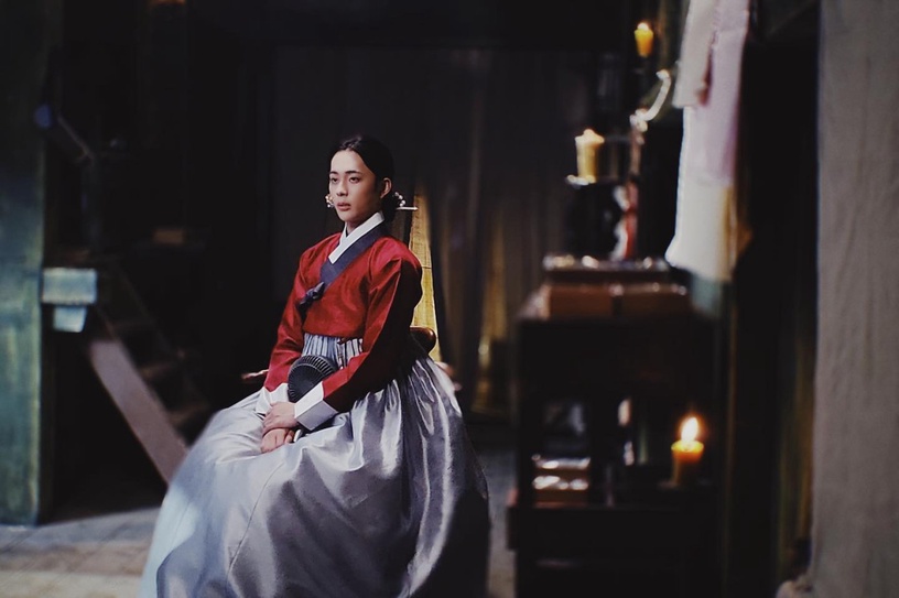 張根碩神模仿《黑暗榮耀》空姐!9位韓劇男星「穿女裝」,李準基難超越 車銀優意外違和
