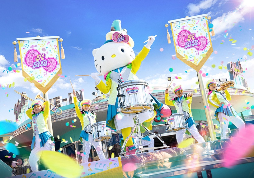 其他像是小小兵、史奴比、Hello Kitty、芝麻街等角色也會以聖誕節裝扮迎接大家