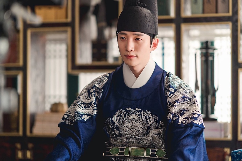 10位「影視歌三棲」韓星!李俊昊憑《衣袖》逆襲,朴寶劍演而優則唱,IU秀智發展最好!