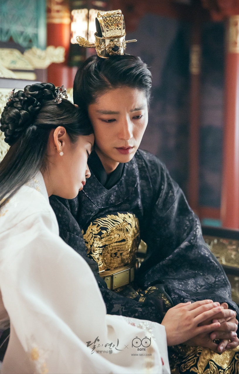 「哭戲超強」韓劇演員!《王后傘下》金憓秀哭不停,孫藝珍哭得像仙女,他是哭戲教科書