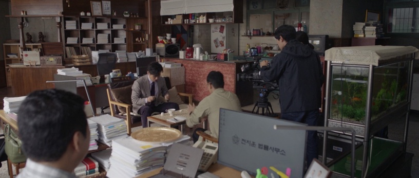 《千元律師》南宮珉8個「即興演出」!手抖弄掉清心丸&「炸醬麵打翻」崩潰竟都是他即興