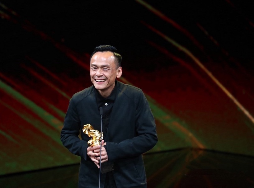 Netflix《她和她的她》「狼師」陳以文7個秘密!與女友愛情長跑近40年,原本竟是導演!