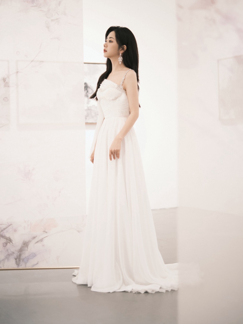 女星白色禮服造型:譚松韻