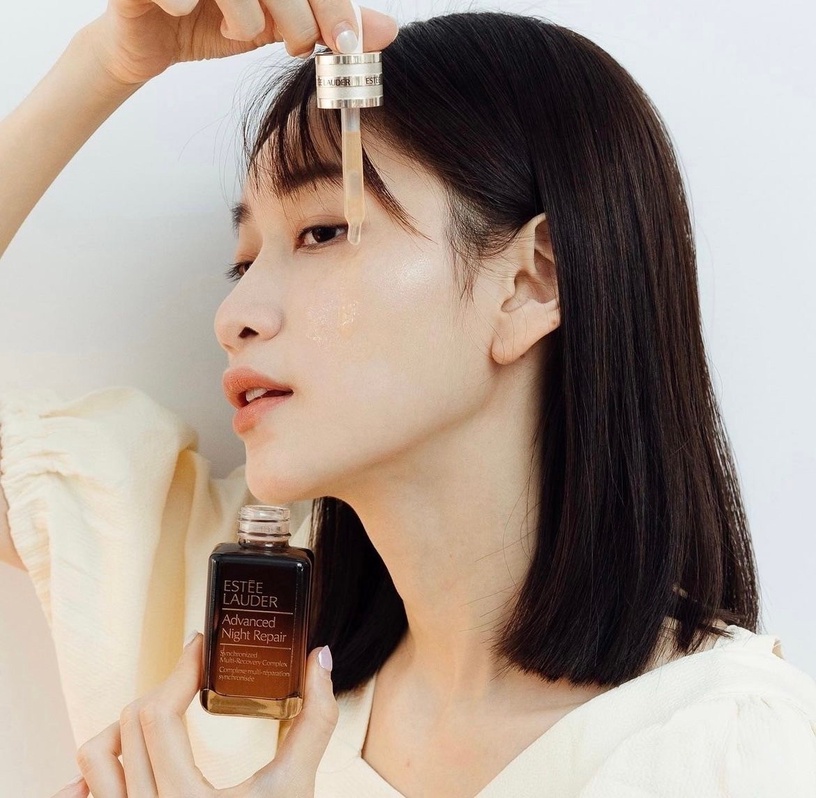 抗老保養必知!抗老保養品「精華液、乳霜」用法&推薦,緊緻撫紋策略詳解