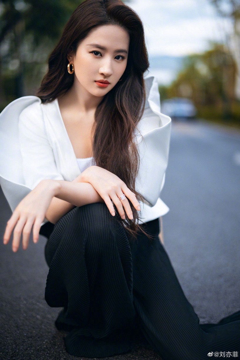 陸劇85花女星「收視成績PK」!唐嫣7部劇收視破1,趙麗穎8部,楊冪12部 是頂流中的頂流