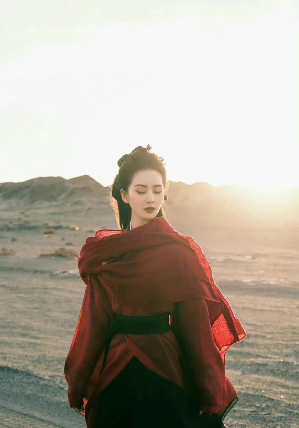 陸劇85花女星「收視成績PK」!唐嫣7部劇收視破1,趙麗穎8部,楊冪12部 是頂流中的頂流