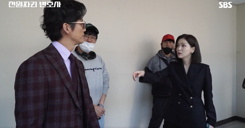韓劇《千元律師》演員「戲外趣事」!千智勳&白團長吵架誰會贏?南宮珉竟然超愛這幕!