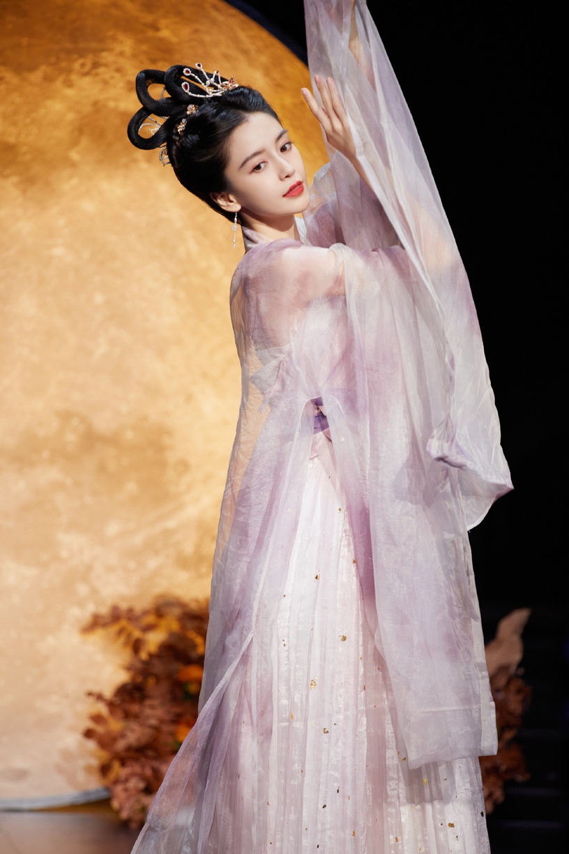 9位陸劇女星「最新古裝造型」!趙麗穎貴氣,白鹿紅衣夢回《周生如故》,吳謹言像仙女