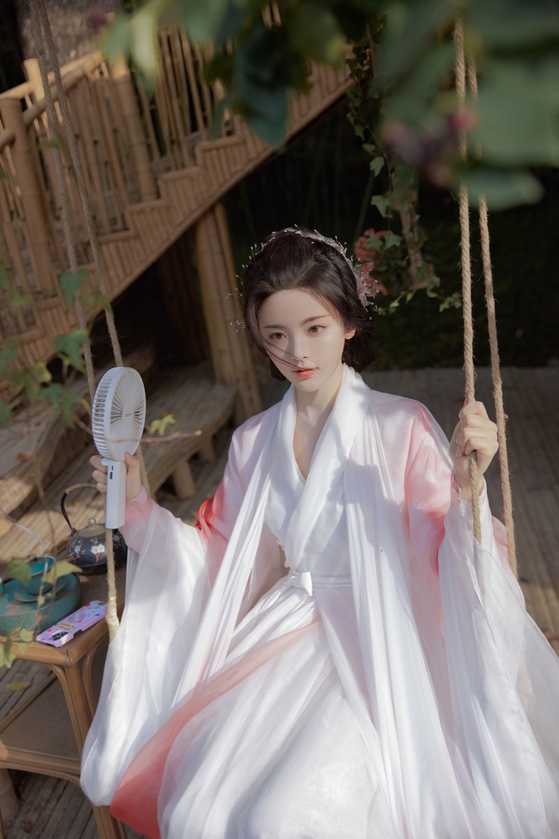 9位陸劇女星「最新古裝造型」!趙麗穎貴氣,白鹿紅衣夢回《周生如故》,吳謹言像仙女
