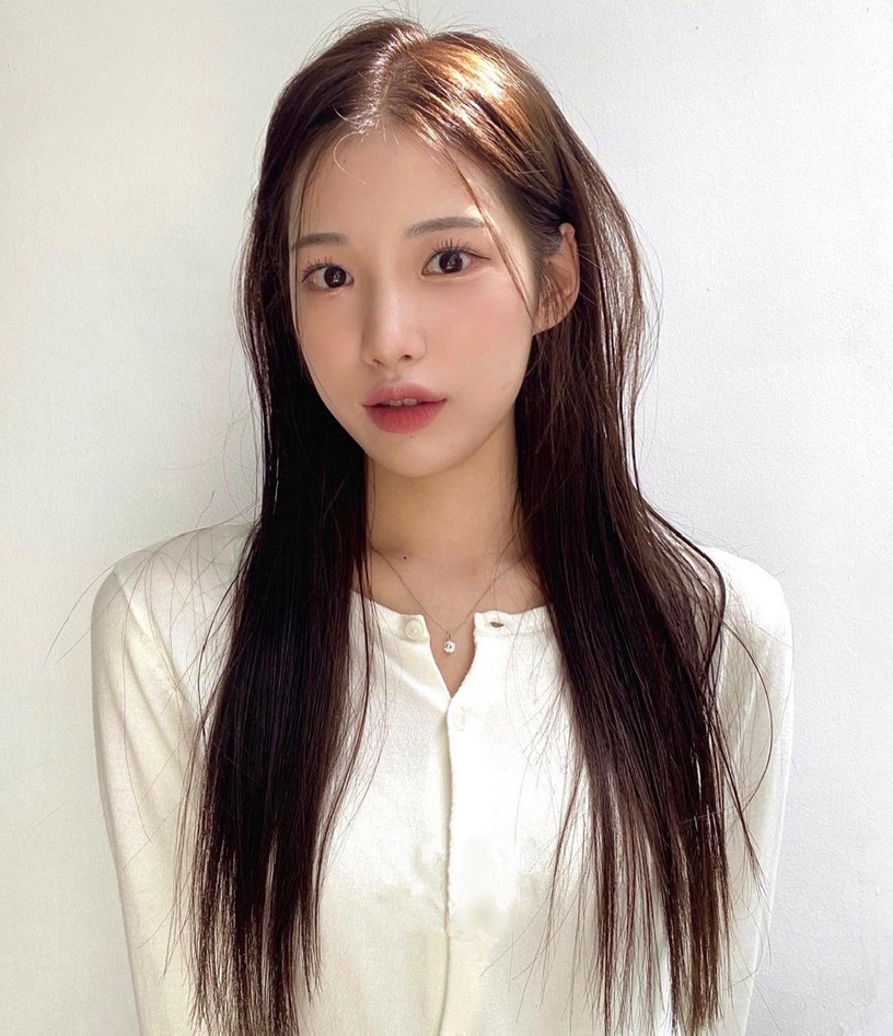 2023春夏日韓髮型趨勢!法式燙唯美浪漫、空氣剪顯臉小,韓星都在剪的短瀏海超顯嫩