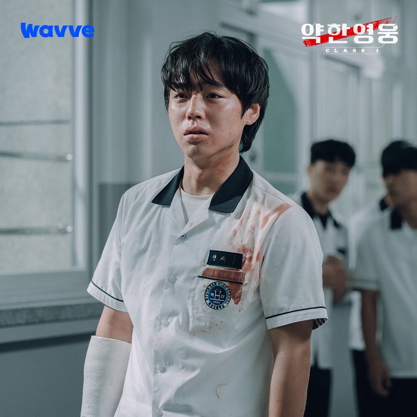 拍戲受傷超敬業韓星!《王后傘下》文相敏被劍刺中,韓韶禧眼睛、肋骨接連受傷,有夠拼