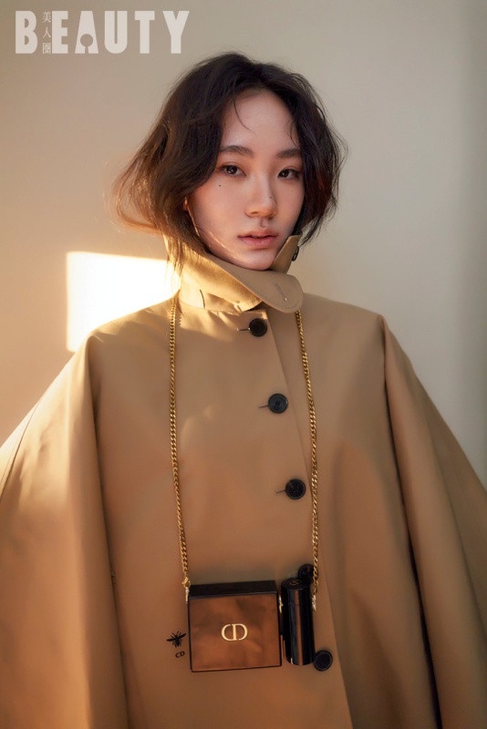 Lily許韶恩隨身包包直擊!每天必帶護唇膏+DIOR唇露,搜出「它」讓全場露出姨母笑!
