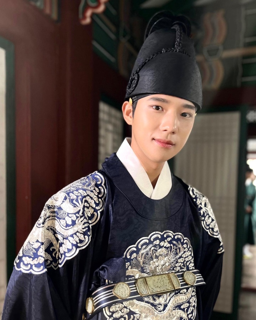 《王后傘下》7個劇情隱喻!「鯉魚」象徵勢力,「成枏」代表梅花,這幕早暗示他當世子
