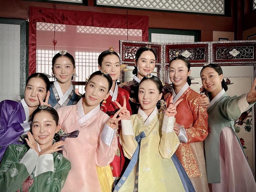 《王后傘下》嬪妃演員介紹!淑媛是《黑話律師》市長夫人,清荷演過《海岸村恰恰恰》?