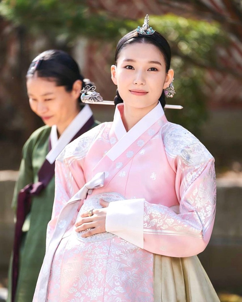《王后傘下》嬪妃演員介紹!淑媛是《黑話律師》市長夫人,清荷演過《海岸村恰恰恰》?