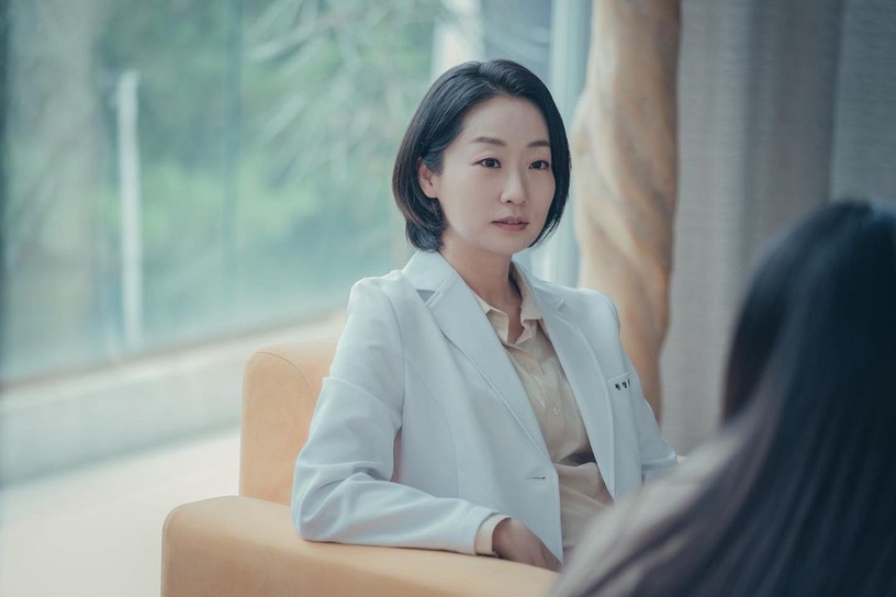 《王后傘下》嬪妃演員介紹!淑媛是《黑話律師》市長夫人,清荷演過《海岸村恰恰恰》?