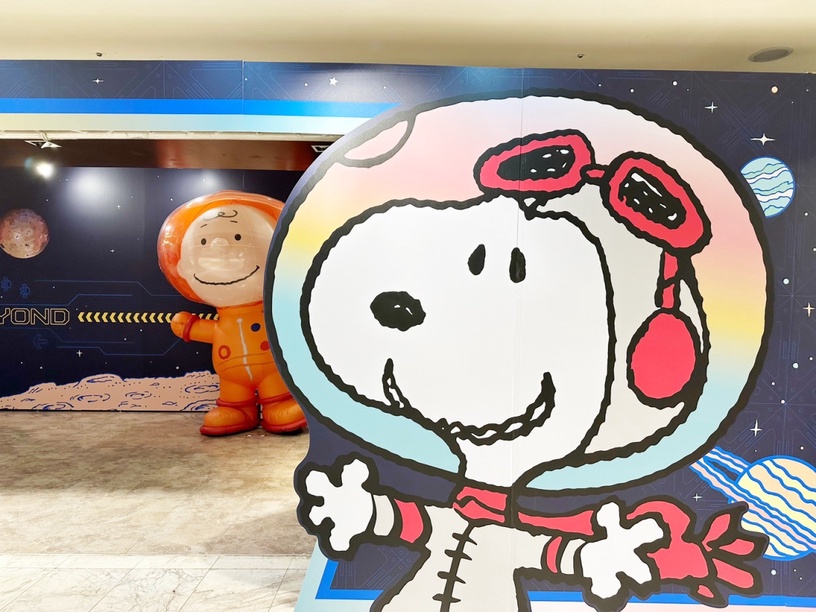 史努比粉必逛！史努比「宇宙探險特展」史努比變身太空人推限量商品，玩偶、小夜燈必收