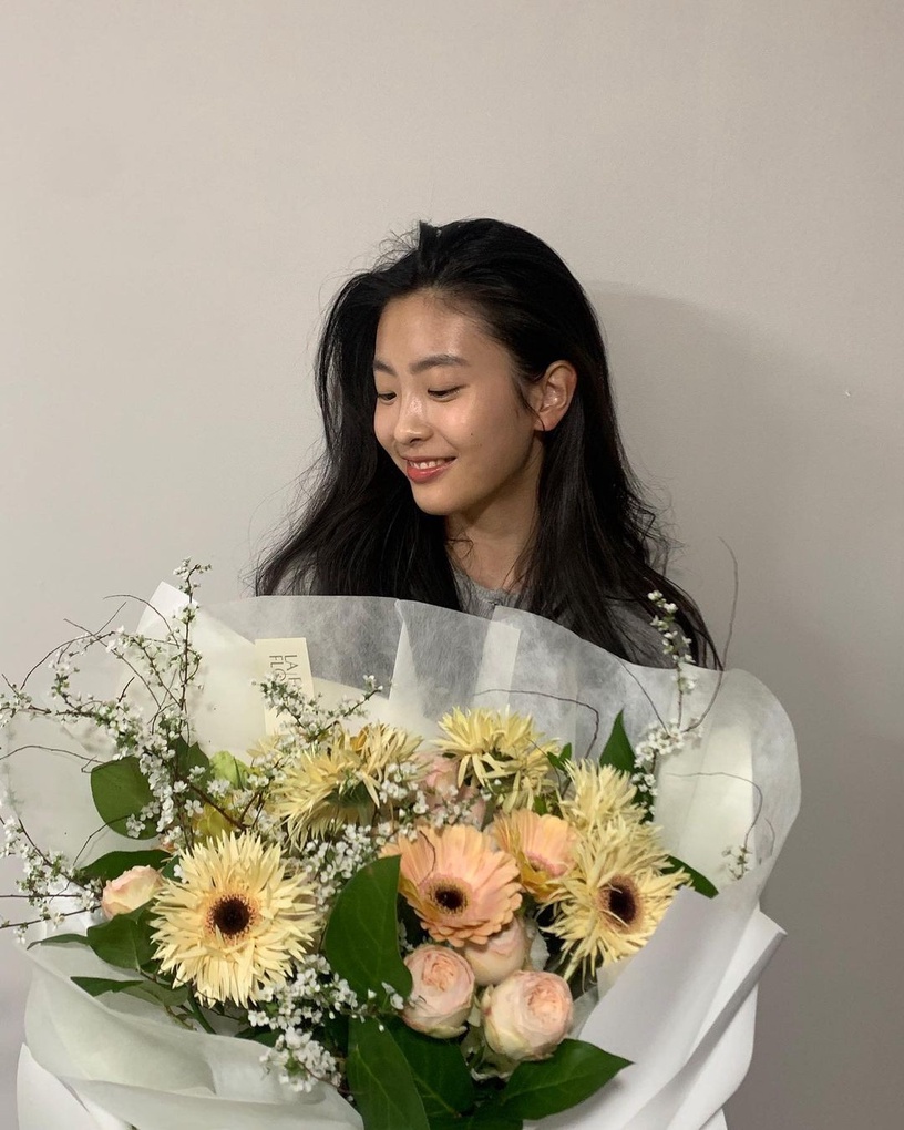《王后傘下》清荷「吳藝珠」7個秘密!Rain公司首位女星,身高近170,曾演《海岸村》!