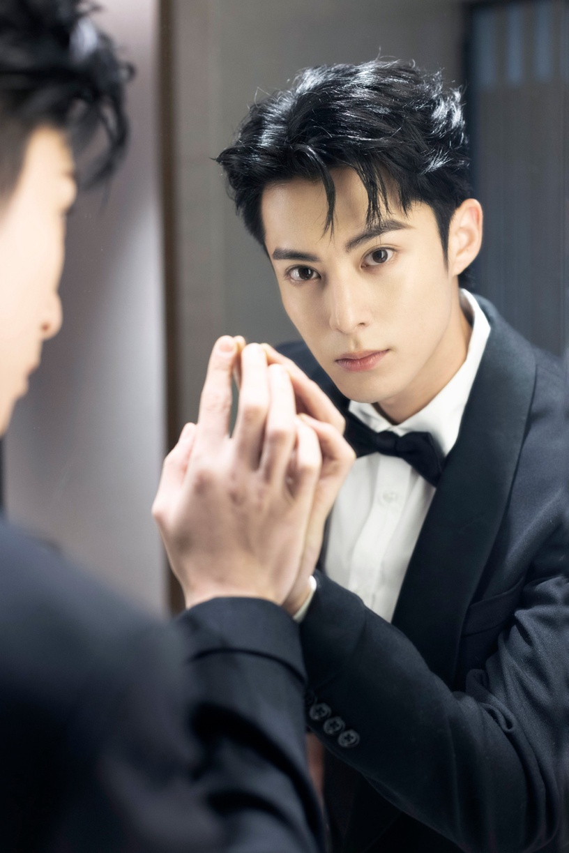 15位陸劇明星紅毯「精修vs未修」!肖戰&王鶴棣帥翻,趙露思被說胖,吳謹言&金晨很災難