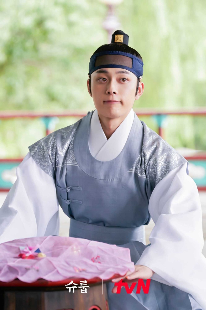 《王后傘下》主演群「角色解析」!文相敏羨慕「成枏大君」個性?大妃是非常危險的人物