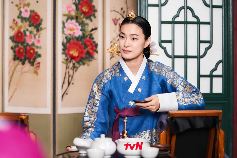 《王后傘下》主演群「角色解析」!文相敏羨慕「成枏大君」個性?大妃是非常危險的人物