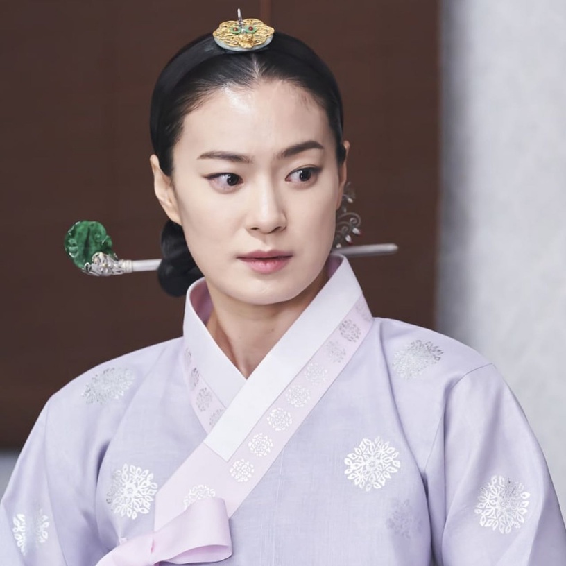 《王后傘下》主演群「角色解析」!文相敏羨慕「成枏大君」個性?大妃是非常危險的人物