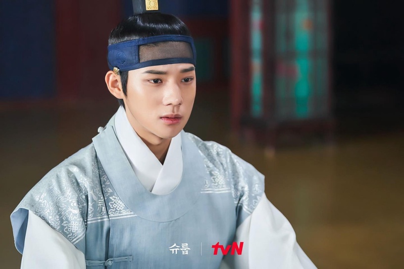 《王后傘下》主演群「角色解析」!文相敏羨慕「成枏大君」個性?大妃是非常危險的人物