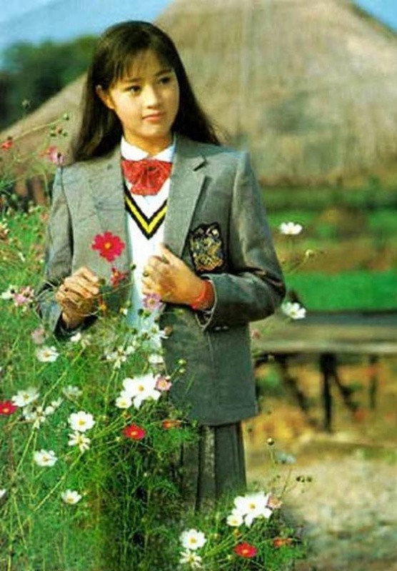 誰說韓星都整形!《王后傘下》金憓秀從小美到大,15歲成國民妹妹,50歲還是GD的女神