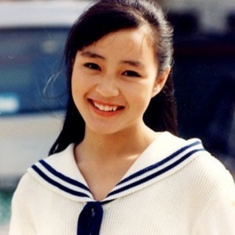 誰說韓星都整形!《王后傘下》金憓秀從小美到大,15歲成國民妹妹,50歲還是GD的女神