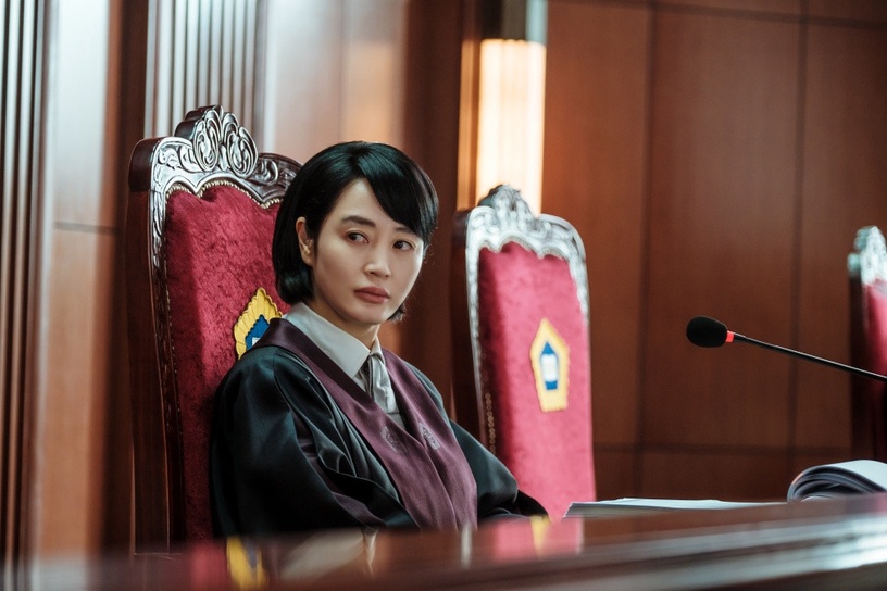 誰說韓星都整形!《王后傘下》金憓秀從小美到大,15歲成國民妹妹,50歲還是GD的女神