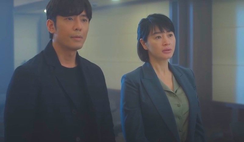 《王后傘下》金憓秀搭檔男星!搭韓石圭、朱智勳化學反應好,《王后傘下》和他默契十足