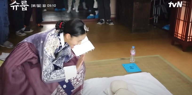 《王后傘下》劇情「隱藏細節」!清荷&初月其實有見面,中殿當年因這原因打敗黃貴人!