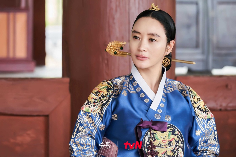 《王后傘下》劇情「隱藏細節」!清荷&初月其實有見面,中殿當年因這原因打敗黃貴人!