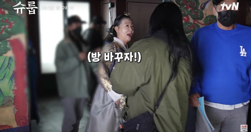 《王后傘下》演員「戲外趣事」!成枏大君竟被清荷撩到人設崩塌?金憓秀因「他」狂笑場