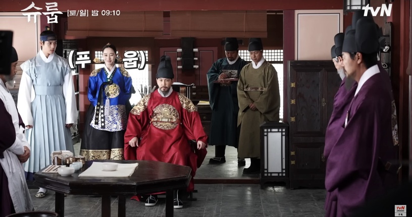 《王后傘下》演員「戲外趣事」!成枏大君竟被清荷撩到人設崩塌?金憓秀因「他」狂笑場
