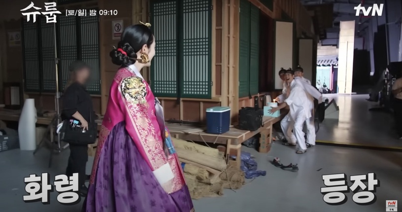 《王后傘下》演員「戲外趣事」!成枏大君竟被清荷撩到人設崩塌?金憓秀因「他」狂笑場
