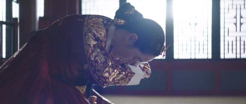 《王后傘下》結局「前後呼應」!成枏大君替中殿「撐傘」太神,成枏&王都從愧疚中解脫