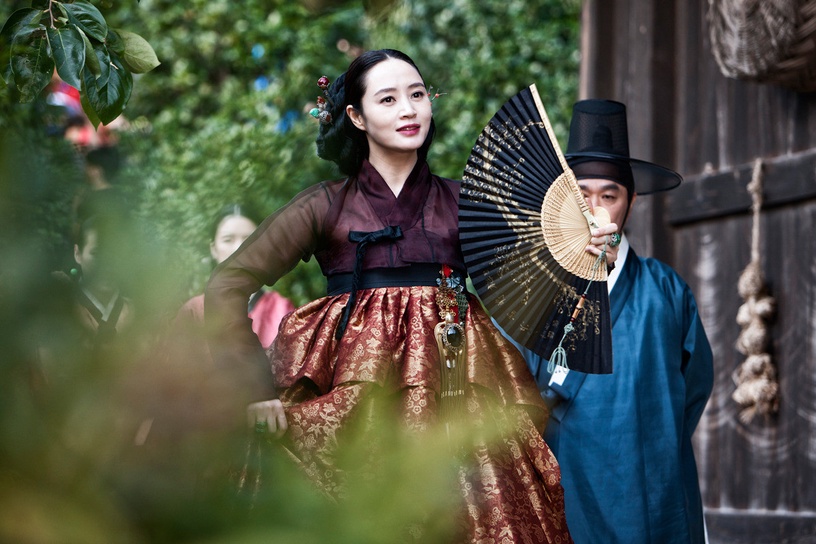 《王后傘下》金憓秀合作的隱藏男神!曾搭過李鍾碩、朴寶劍,竟能叫趙寅成「親愛的」?