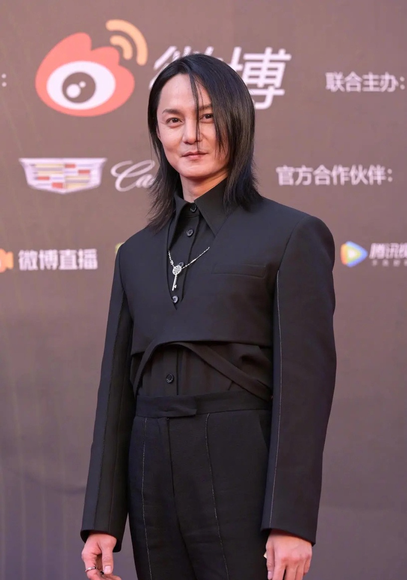 8位陸劇男星「驚人地雷造型」!王鶴棣魚尾瀏海、吳磊油頭太嚇人,肖戰也有過雷造型?