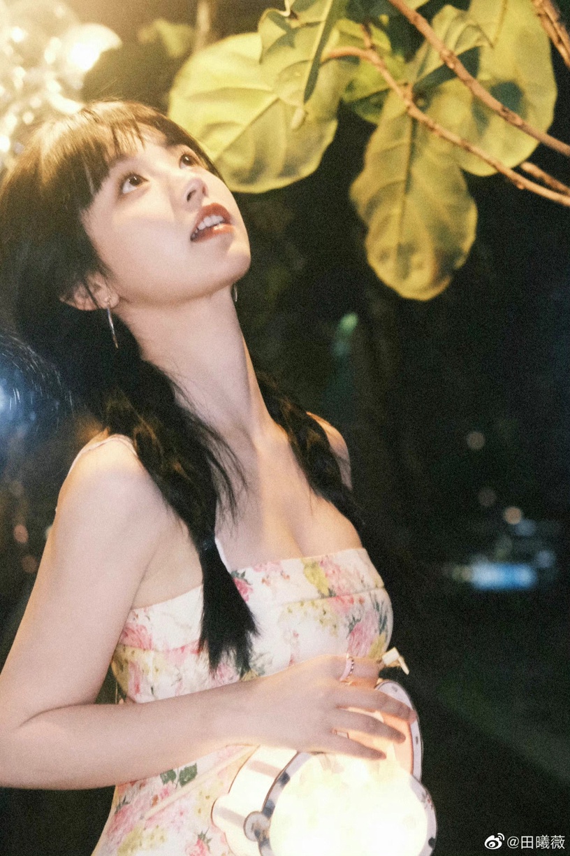 7位「身材比例最好」95後女星!虞書欣公認身材辣,關曉彤豔壓趙露思?她撞衫熱巴沒輸