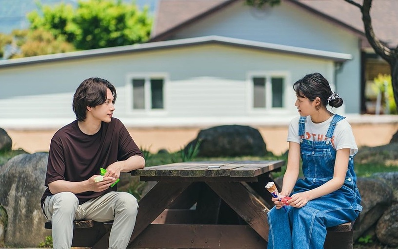 「結婚」的意義是什麼?婚姻不是1+1大於2,而是我們在一起,完整了彼此的圓缺。