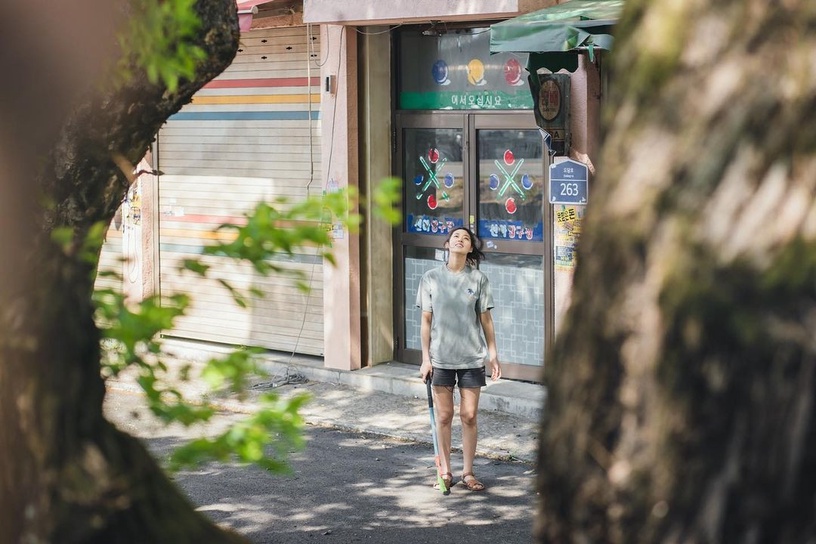 10個超厭世擺爛哲學:「別因為睡懶覺而自責,因為你起來也創造不了什麼價值。」