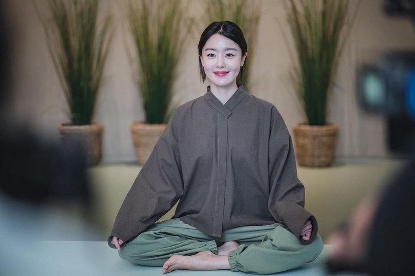 10個超厭世擺爛哲學:「別因為睡懶覺而自責,因為你起來也創造不了什麼價值。」